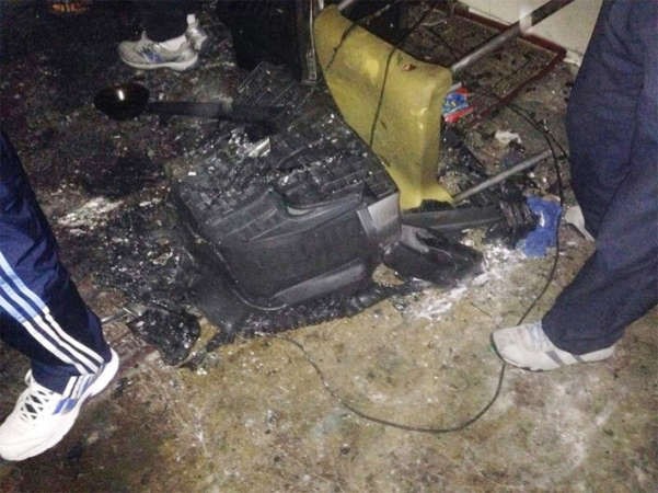 التقرير الاولي يشير الى اندلاع النيران في صالة الشقة ﻿