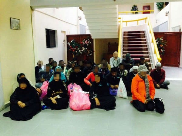 جانب من المضبوطين في حملة سكراب الجهراء ﻿