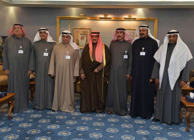 محافظ الاحمدي متوسطا مسؤولي شركة صناعة الكيماويات البترولية﻿