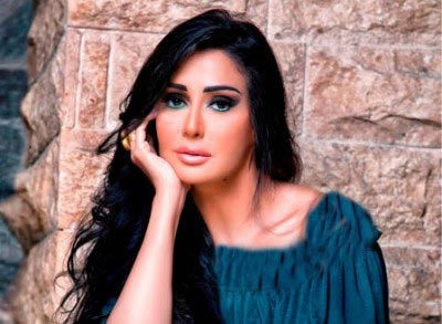 صورة: غادة عبدالرازق مع ابنتها وحفيدتها وأقاربها في ابتسامة عائلية