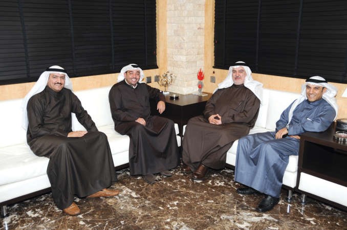 رئيس التحرير الزميل يوسف خالد المرزوق خلال استقباله النائب خليل الصالح ومدير مكتبه حسن شهاب بحضور سكرتير تحرير الشؤون البرلمانية الزميل حسين الرمضان	 هاني الشمري﻿