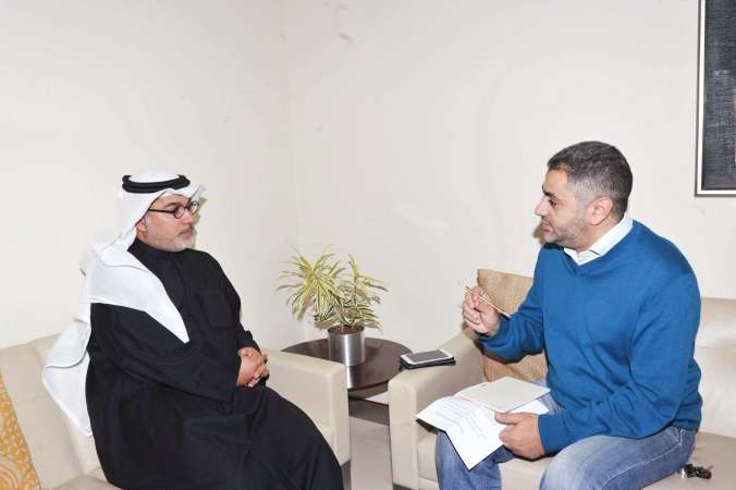 الطواري متحدثا للزميل شريف حمدي متين غوزال