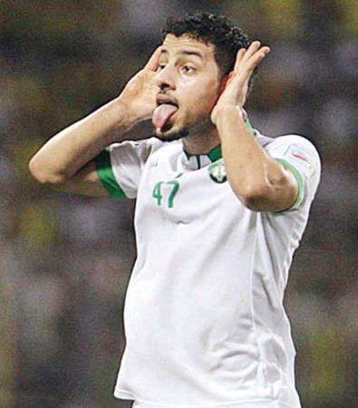 مهاجم الاهلي مصطفى بصاص يحتفل بهدفه في مرمى الاتحاد 