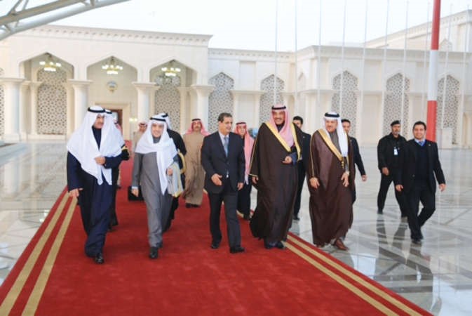 الشيخ صباح الخالد اثناء مغادرته البلاد متوجها الى اليمن ﻿