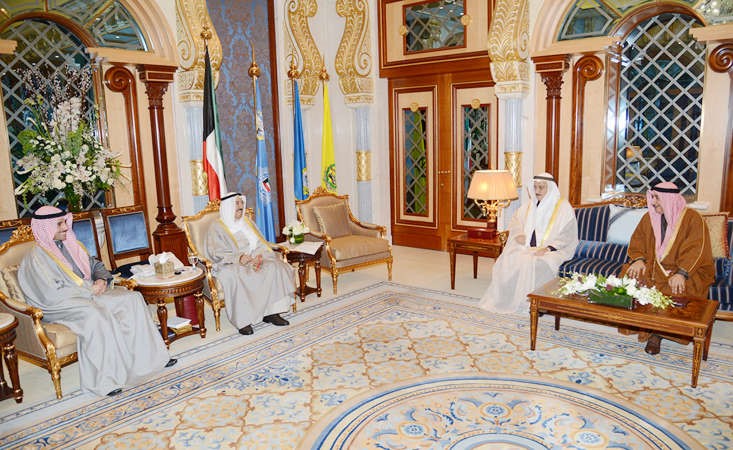 صاحب السمو الامير الشيخ صباح الاحمد خلال استقباله رئيس مجلس الامة مرزوق الغانم والنائبين نبيل الفضل ودعبدالحميد دشتي