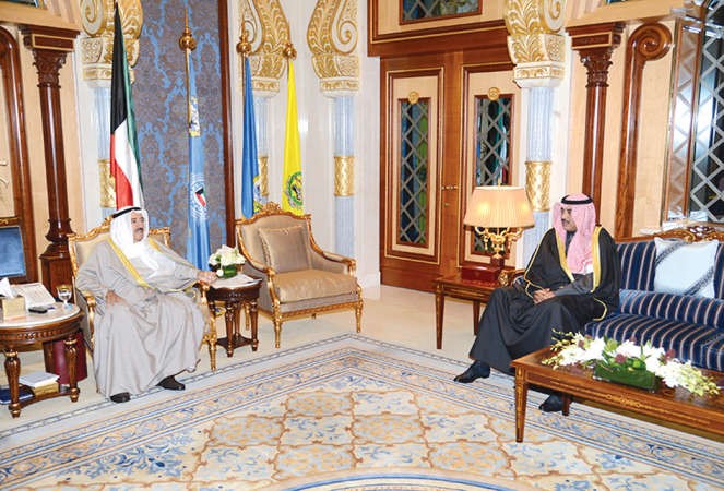 صاحب السمو الامير الشيخ صباح الاحمد مستقبلا الشيخ صباح الخالد﻿