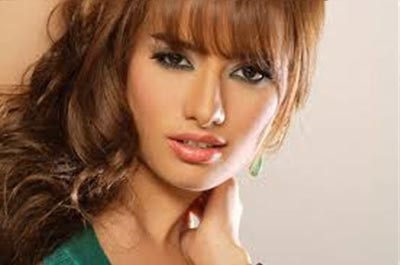 زينه عادت لمنزلها بدون مشاكل أمنية وعز يلتزم الصمت