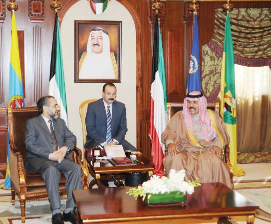 سمو ولي العهد الشيخ نواف الاحمد مستقبلا السفير الباكستاني﻿