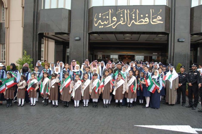 لقطة تذكارية مع المشاركين في الاحتفال