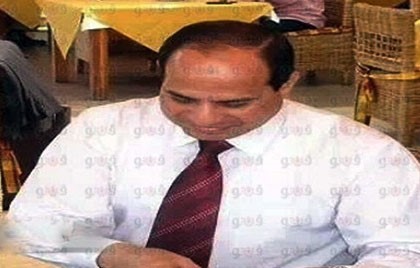 السيسي بملابس مدنية .. صورة تجتاح مواقع التواصل