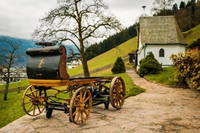 بالصور .. العثور على أول سيارة بورشه صنعت في التاريخ مخبأة في مستودع منذ عام 1902