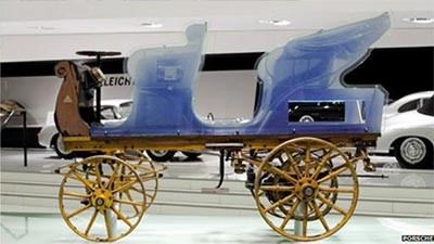 بالصور .. العثور على أول سيارة بورشه صنعت في التاريخ مخبأة في مستودع منذ عام 1902