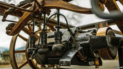 بالصور .. العثور على أول سيارة بورشه صنعت في التاريخ مخبأة في مستودع منذ عام 1902