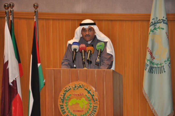  دعادل الوقيان ملقيا كلمته	 محمد خلوصي﻿