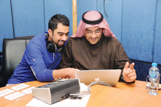 المعد علي حيدر مع احمد الموسوي في الاستديو﻿