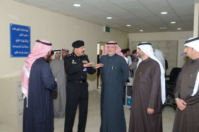  اللواء النواف والعميد اللميع خلال تفقدهما لالية العمل امس ﻿