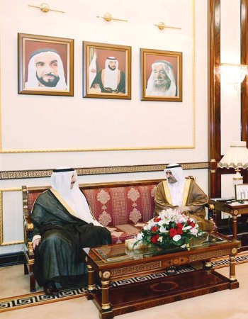 ذياب الرشيدي مع حاكم الفجيرة الشيخ حمد بن محمد الشرقي ﻿