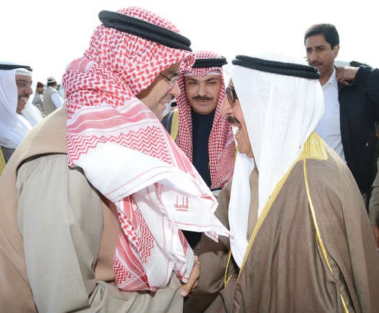 عبدالعزيز اسحق مرحبا بصاحب السمو الامير ويبدو الشيخ خالد العبدالله