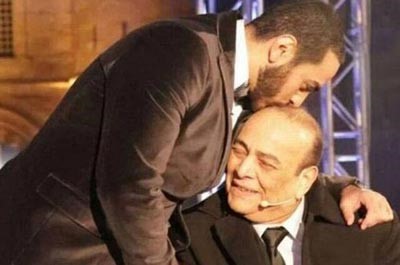 تامر حسني يصالح والده أخيراً