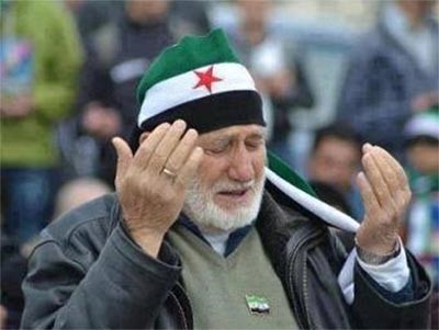 بالصور.. سوريون يتذكرون عندما صلى "الأب باولو" المسيحي جماعة مع مسلمي سوريا 
