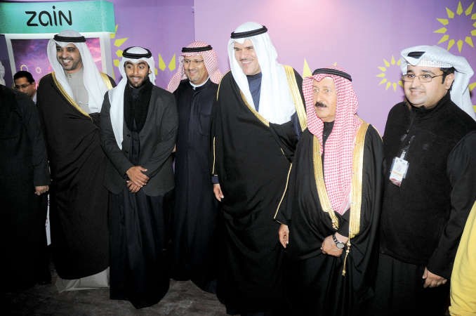 الشيخ سلمان الحمود والشيخ محمد العبدالله وضاري الوزان وجواد بوخمسين في جناح زين