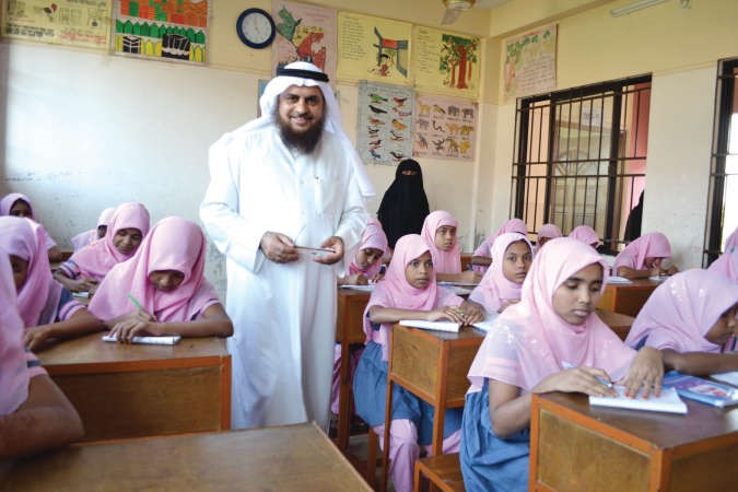 الشامري يزور طالبات احد المجمعات
