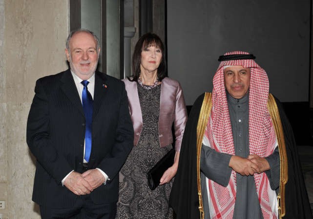 السفير السعودي دعبد العزيز الفايز يقدم التهاني 	متين غوزال