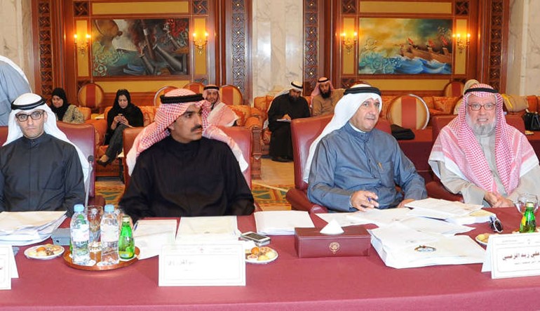 احمد باقر وعدد من المشاركين في الاجتماع