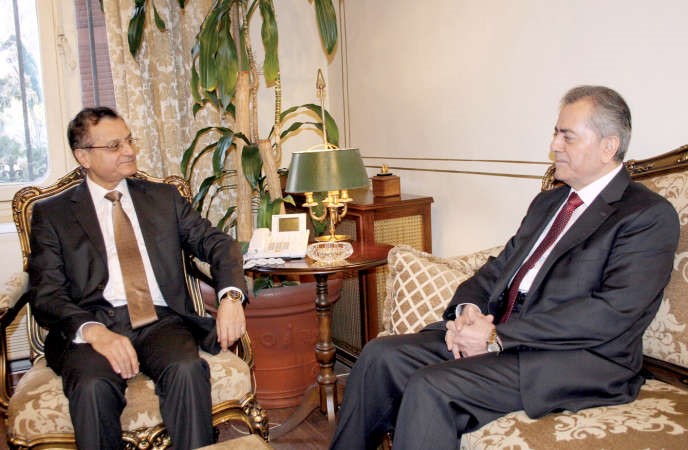 وزير الخارجية اللبناني عدنان منصور مستقبلا السفير السوري علي عبدالكريم علي محمود الطويل