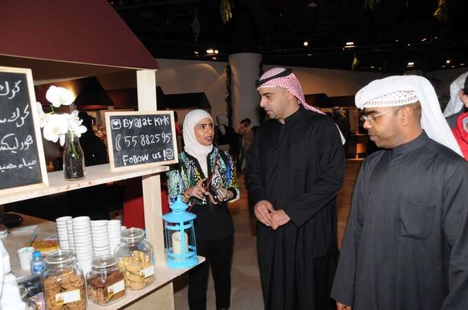 جولة بين المعروضات