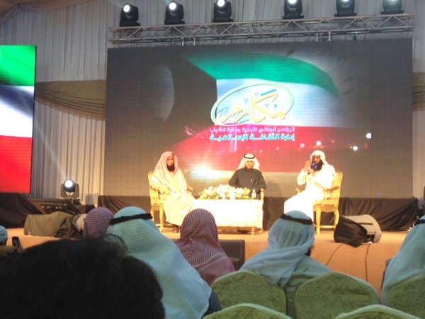 الشيخ عبود عسيري متحدثا الى الشباب اثناء الملتقى﻿