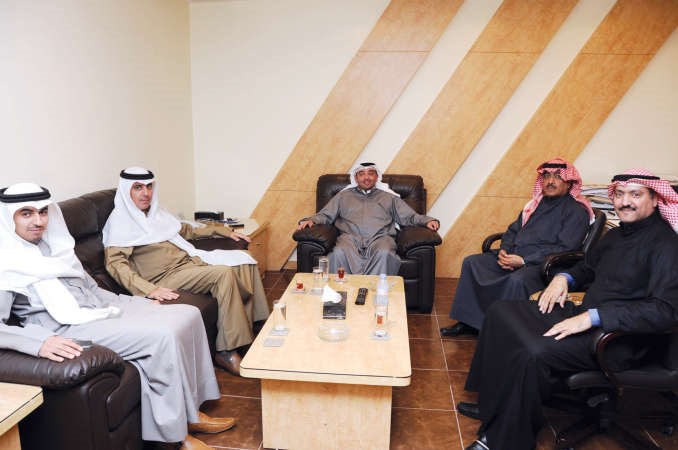 رئيس التحرير الزميل يوسف خالد المرزوق خلال استقباله النائب ماضي الهاجري ومدير مكتبه محمد الهاجري بحضور نائب رئيس التحرير الزميل عدنان الراشد وسكرتير تحرير الشؤون البرلمانية الزميل حسين الرمضان فريال حماد
