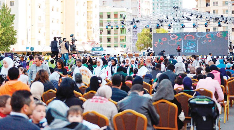 جمهور غفير يتابع فعاليات الاحتفالات