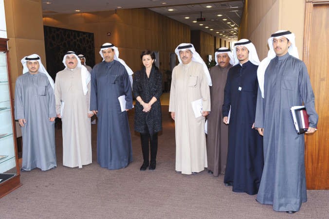 الشيخة الزين الصباح وحمود فليطح مع مسؤولي الشباب 