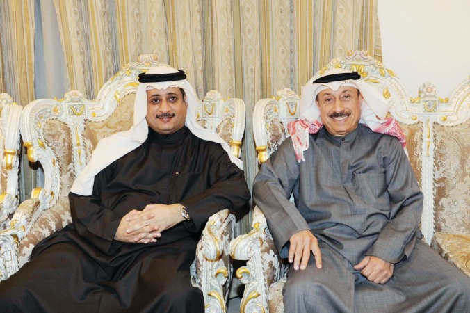 دبدر الدويش مع رئيس الجمعية الكويتية للفنون التشكيلية عبدالرسول سلمان