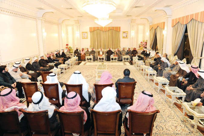 جانب من الحضور الكبير من اهل الثقافة والفن في ديوان الدويش