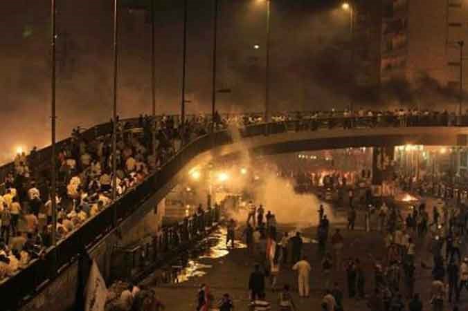 «جنايات» القاهرة تبرئ 62 من أنصار مرسي من تهم العنف ومحاولة اقتحام قسم شرطة