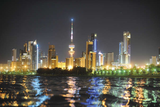 البحر.. يحتضن المدينة