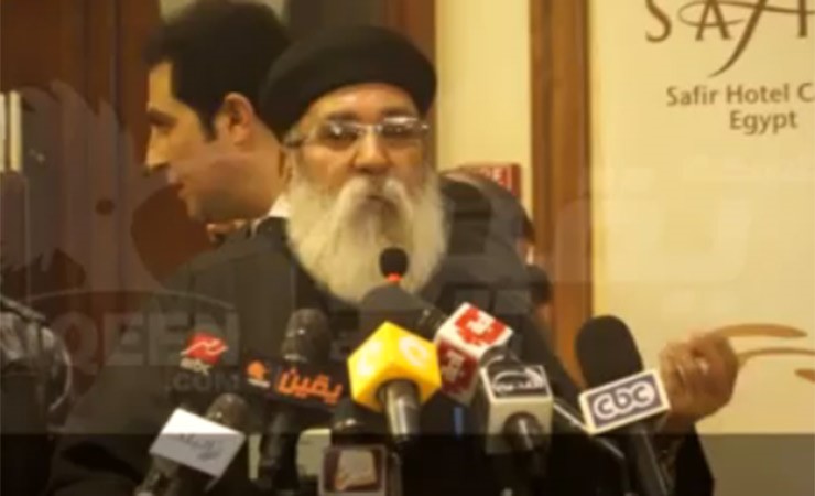 بالفيديو.. كاهن مصري: السيسي وسيم وقمور.. وأذوب عشقاً به.. ورابطة الاقباط تدعوه للإعتذار