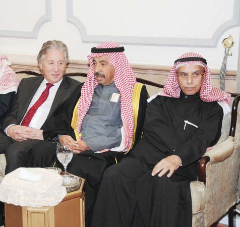 سعود البابطين ومعبدالرحمن الغنيم واحد الحضور