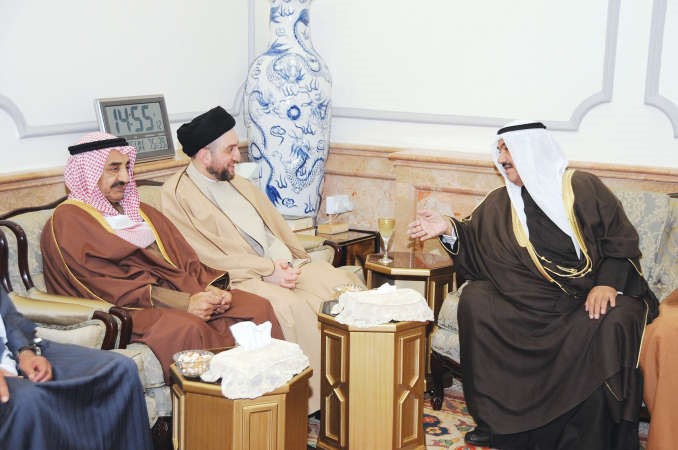 سمو الشيخ ناصر المحمد في حديث مع السيد عمار الحكيم بحضور جاسم الخرافي
