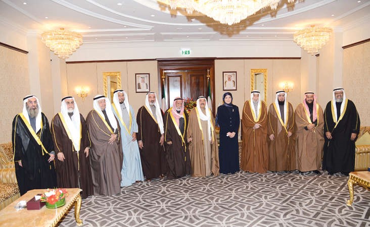 صاحب السمو الامير متوسطا دعبدالله المعتوق وشذى المشري ودعثمان الحجي واحمد سعد الجاسر وحمود الرومي ومطارق العيسى ودخالد المذكور ومحمد الشرهان ودعادل الفلاح ودعبدالمحسن الخرافي وابراهيم الصالح﻿
