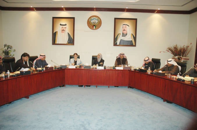 مريم الوتيد متوسطة قياديي التربية خلال الاجتماع﻿
