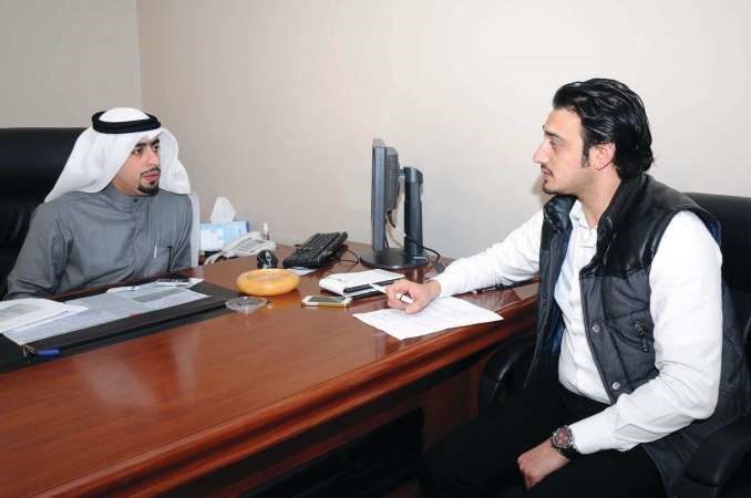 حمد العثمان متحدثا للزميل عبدالرحمن خالد محمد خلوصي