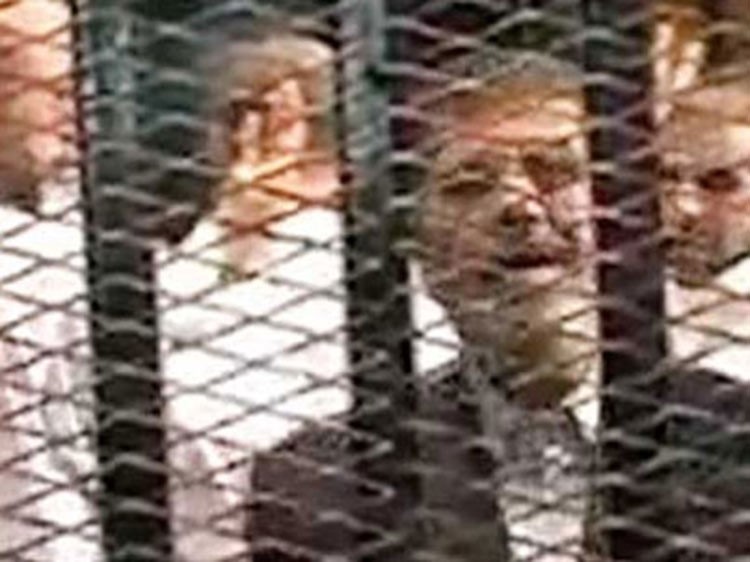 تأجيل محاكمة مرسي في قضية قتل المتظاهرين في «الاتحادية» إلى اليوم