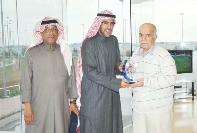 الشيخ ضاري الفهد مكرما السيد الوهيدي