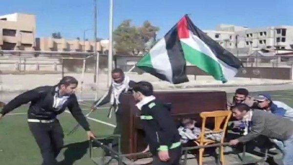 بالفيديو.. "بيانو" يتجول في مخيم اليرموك الجائع