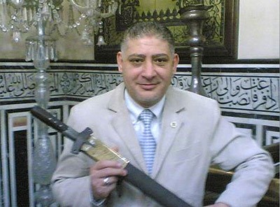 مصر: ما مصير سيف ومكحلة وثوب النبي محمد بمسجد الحسين؟