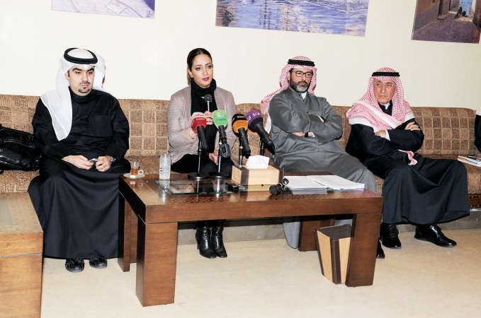 رنا السعدون متوسطة موسى معرفي ودساجد العبدلي ومحمد جوهر حيات خلال الجلسة الحوارية قاسم باشا﻿