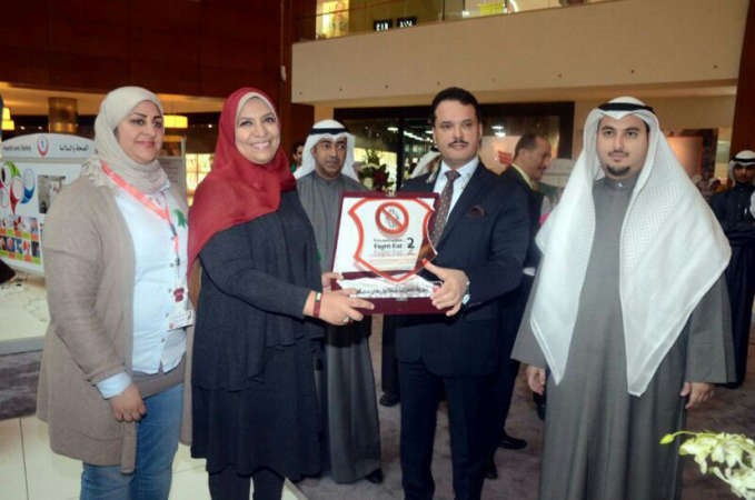 دجمال الحربي يكرم المستشارة سعاد الفريح رئيس الفريق التوعوي عن السيلياك
